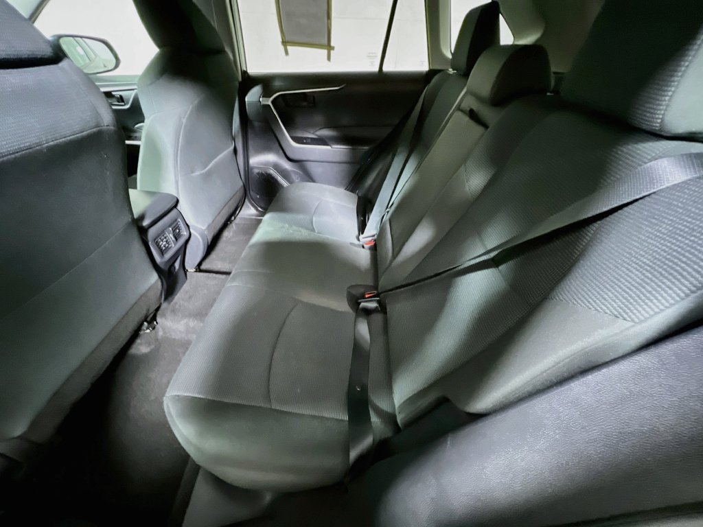 Certified 2022 Toyota RAV4 LE AWD/4WD image 21
