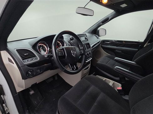 Used 2016 Dodge Grand Caravan SE image 20