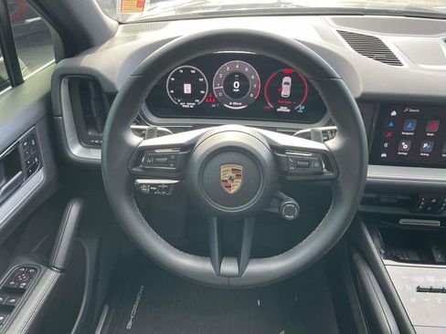 Used 2024 Porsche Cayenne image 24