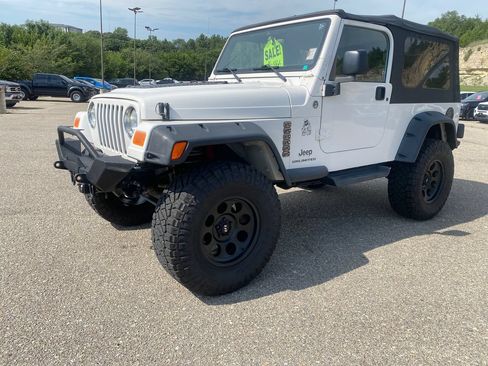 Used 2005 Jeep Wrangler Unlimited AWD/4WD image 3