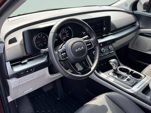Used 2024 Kia Carnival LX FWD image 21