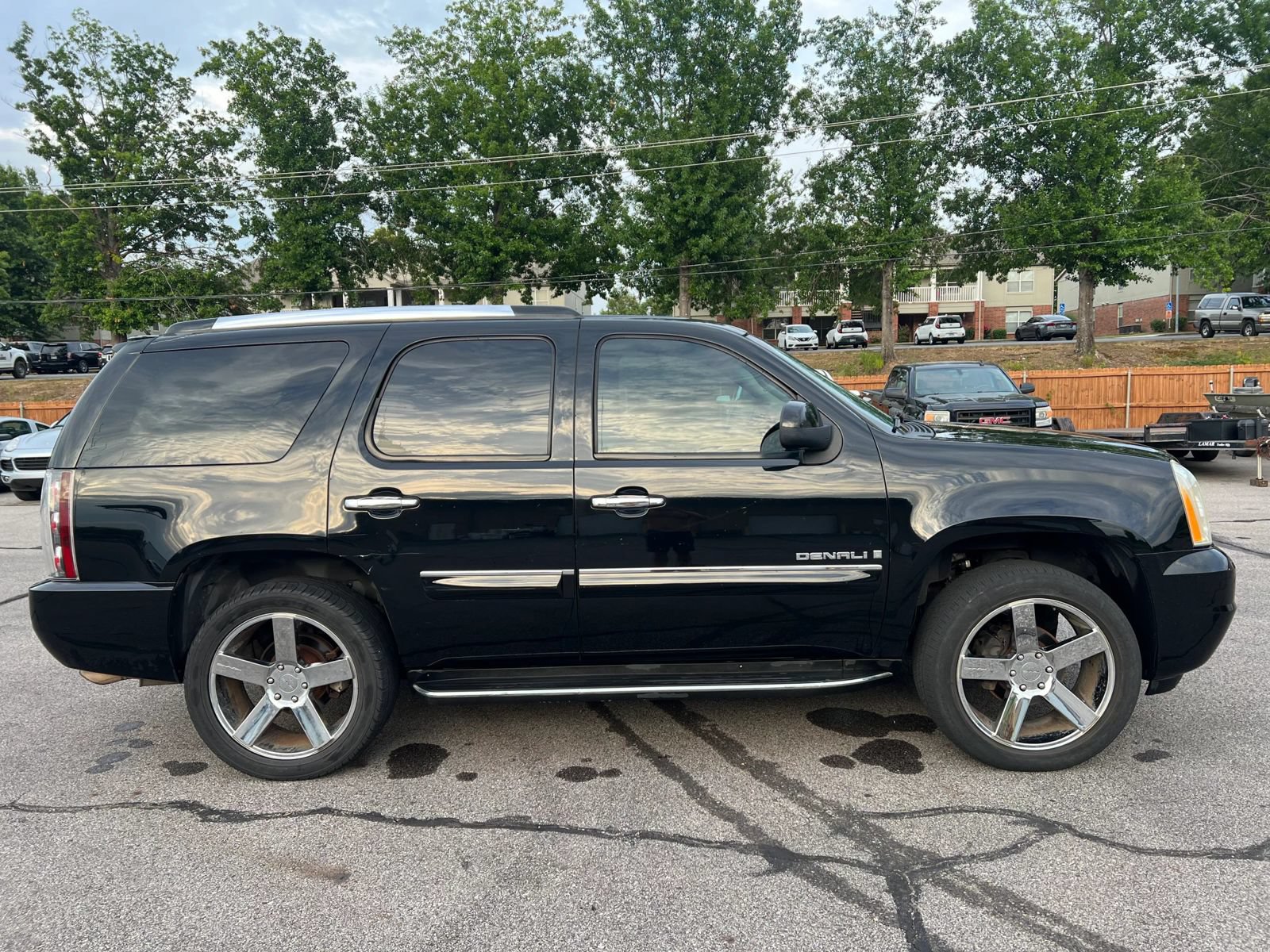 Used 2007 GMC Yukon Denali AWD/4WD image 2