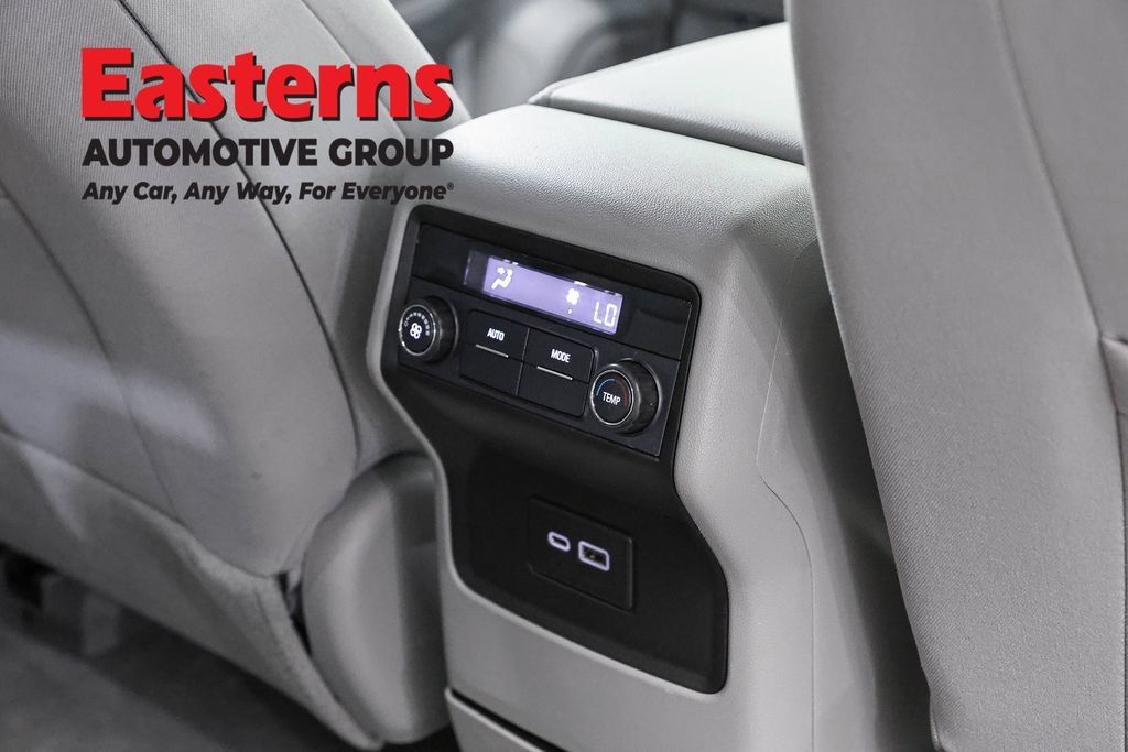Used 2022 GMC Acadia SLE AWD/4WD image 26