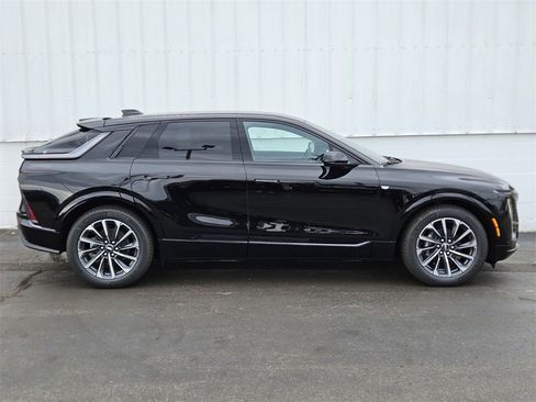 New 2025 Cadillac Lyriq Sport image 2