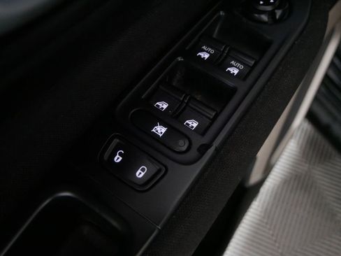 Used 2016 Jeep Renegade Latitude AWD/4WD image 16