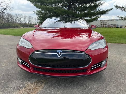 Used 2014 Tesla Model S P85 image 2