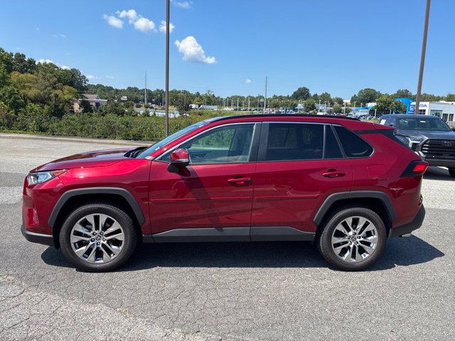 Used 2021 Toyota RAV4 XLE Premium FWD image 4