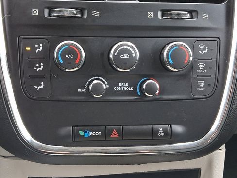 Used 2012 Dodge Grand Caravan SXT image 22