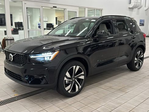 New 2026 Volvo XC40 B5 Ultra w/ Climate Package image 9