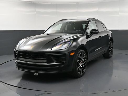 Certified 2023 Porsche Macan S AWD/4WD image 6