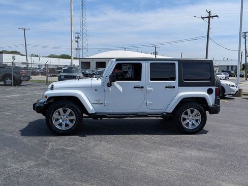 Used 2018 Jeep Wrangler Unlimited Sahara w/ Connectivity Group AWD/4WD image 5