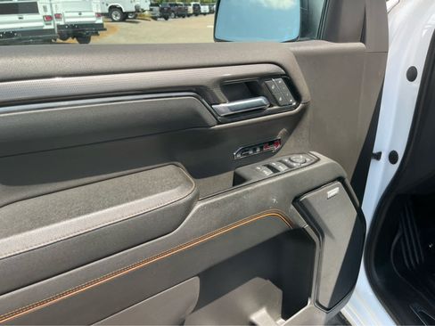 Used 2023 GMC Sierra 1500 AT4 w/ AT4 Premium Package AWD/4WD image 11