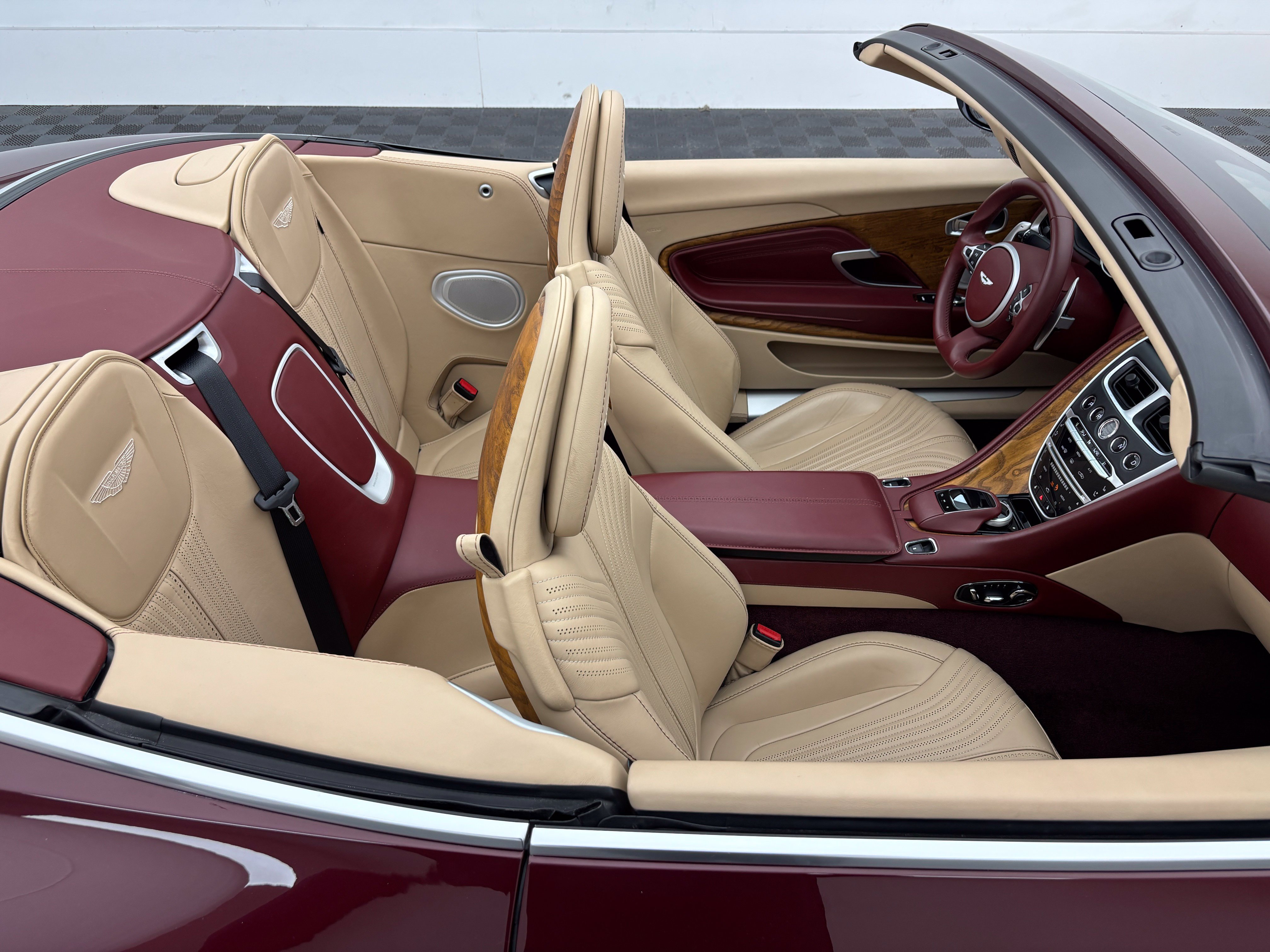 Used 2019 Aston Martin DB11 Volante RWD image 42