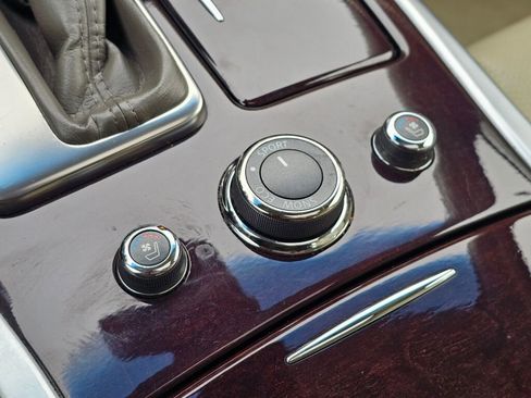 Used 2018 INFINITI Q70 Luxe image 36