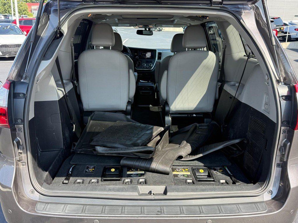 Used 2017 Toyota Sienna Limited Premium AWD/4WD image 4