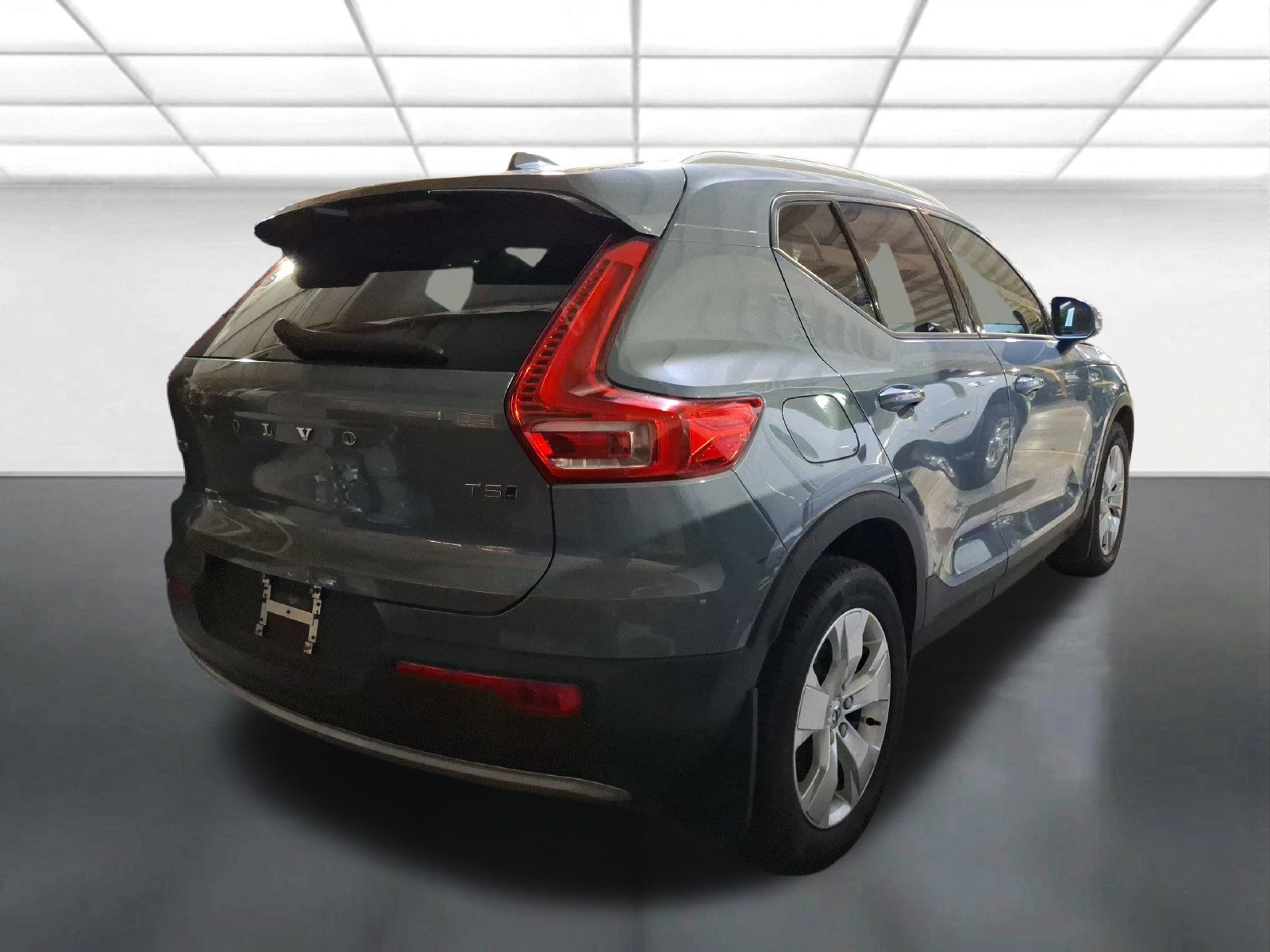 Used 2020 Volvo XC40 T5 Momentum AWD/4WD image 2