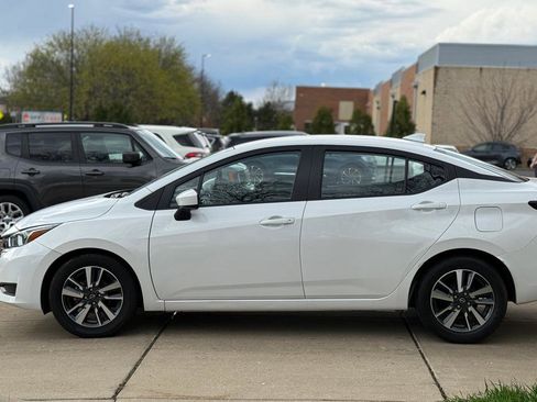 Used 2024 Nissan Versa SV image 4