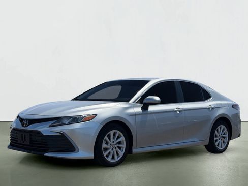 Used 2022 Toyota Camry LE w/ Carpet Mat Package (TMS) FWD image 2