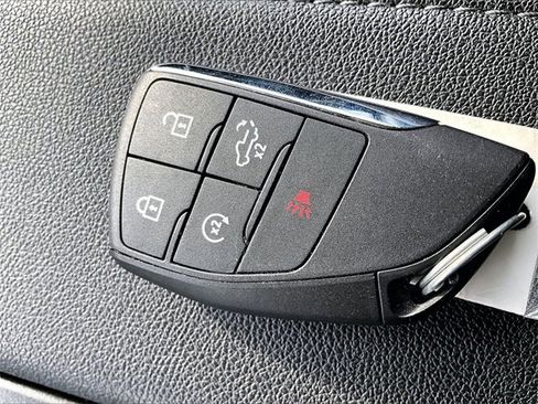 Used 2024 GMC Sierra 1500 Elevation image 11