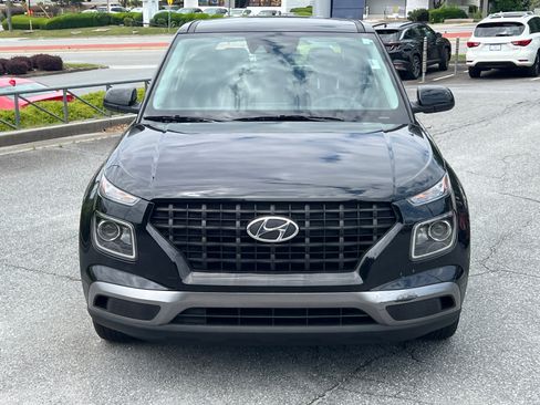 Certified 2022 Hyundai Venue SE FWD image 2