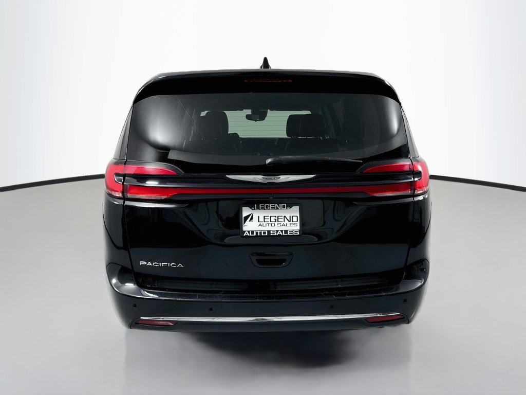Used 2024 Chrysler Pacifica Touring-L FWD image 7