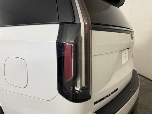 Used 2022 Cadillac Escalade ESV Sport w/ Touring Package AWD/4WD image 17