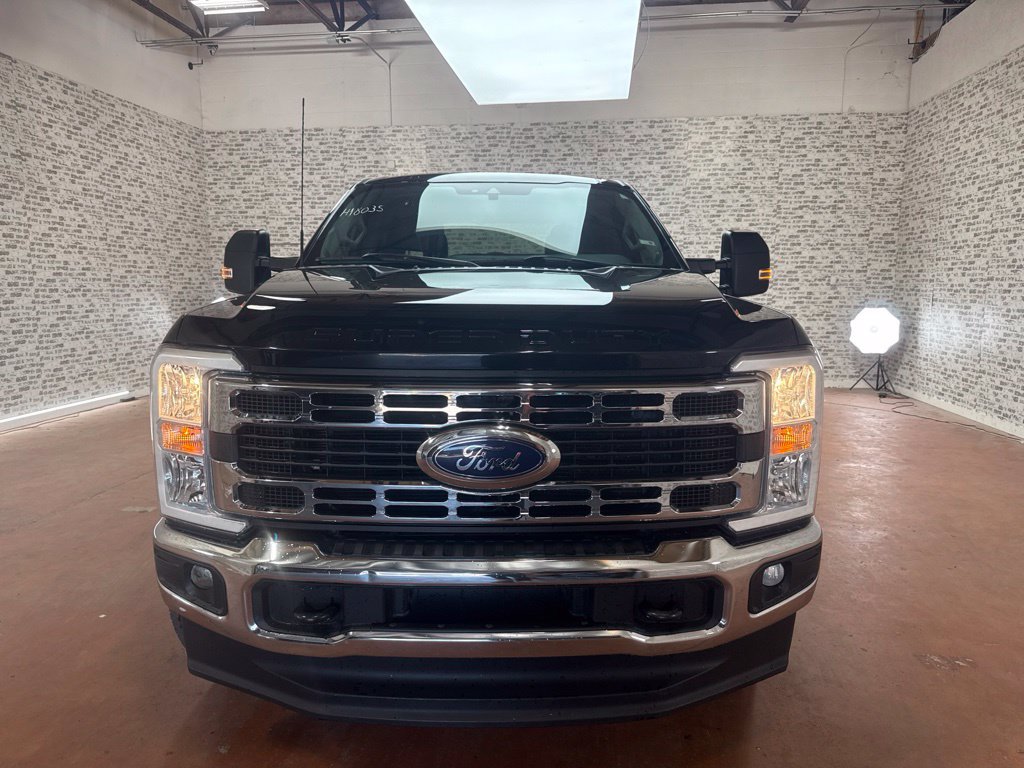 Used 2023 Ford F250 XLT AWD/4WD image 2