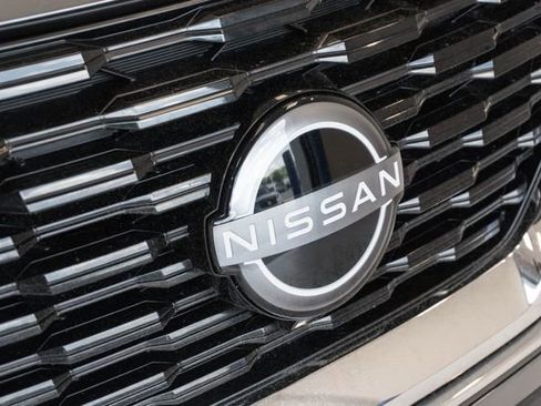 Used 2023 Nissan Rogue SV w/ SV Premium B Package FWD image 8