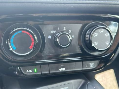 Used 2020 Honda HR-V LX image 32