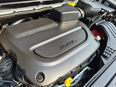 Used 2023 Chrysler Pacifica Touring-L FWD image 24