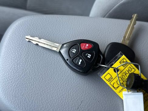 Used 2012 Toyota Corolla LE FWD image 28
