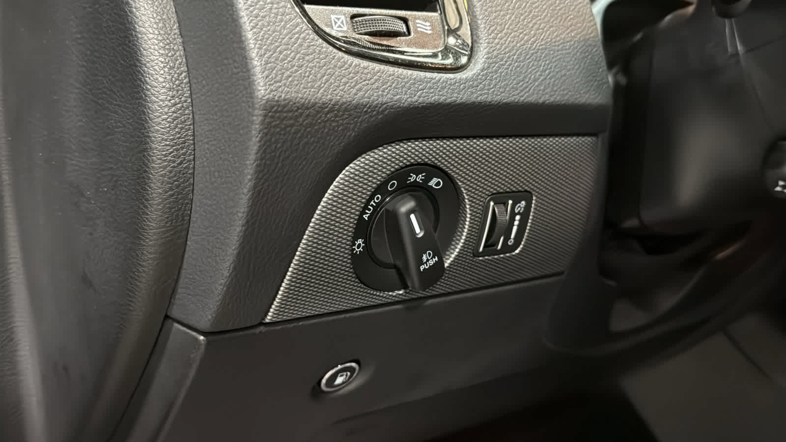 Used 2020 Dodge Durango R/T w/ Blacktop Package AWD/4WD image 22