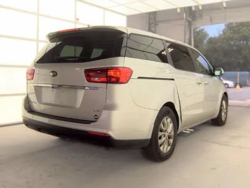 Used 2021 Kia Sedona LX FWD image 5