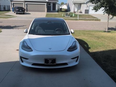 Used 2021 Tesla Model 3 Standard Range Plus RWD image 3