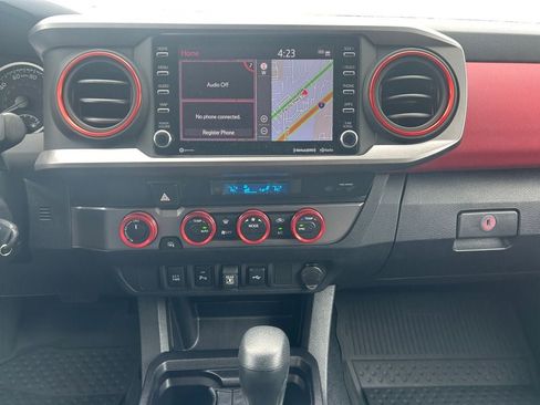 Used 2022 Toyota Tacoma SR5 AWD/4WD image 12