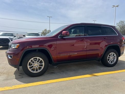 Used 2018 Jeep Grand Cherokee Laredo AWD/4WD image 4