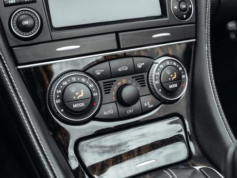 Used 2011 Mercedes-Benz SL 550 image 17