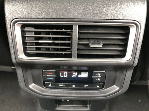 Used 2025 Volkswagen Atlas SEL Premium R-Line image 34