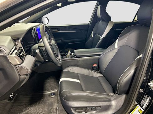 Used 2025 Toyota Camry SE FWD image 17