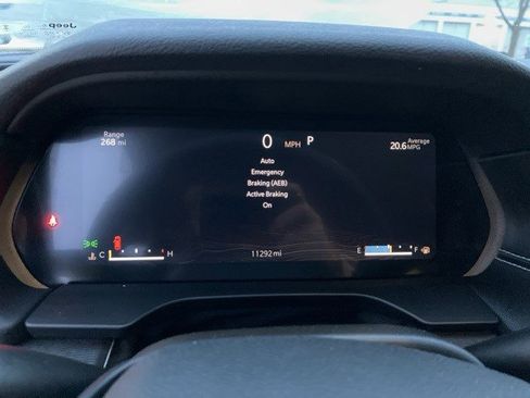 Used 2023 Jeep Grand Cherokee Laredo X image 14