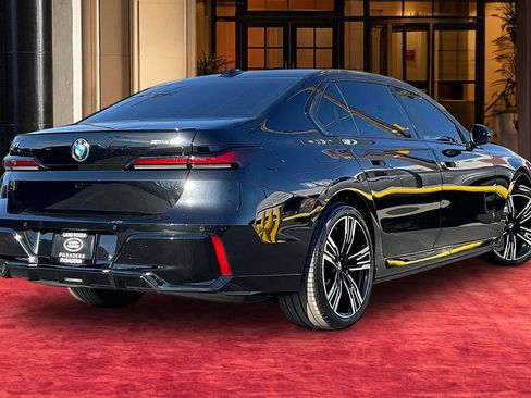 Used 2025 BMW i7 xDrive60 w/ Executive Package image 12