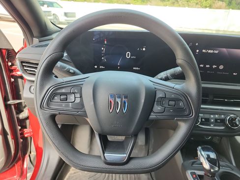 Used 2025 Buick Envista Preferred w/ Convenience II Package image 9