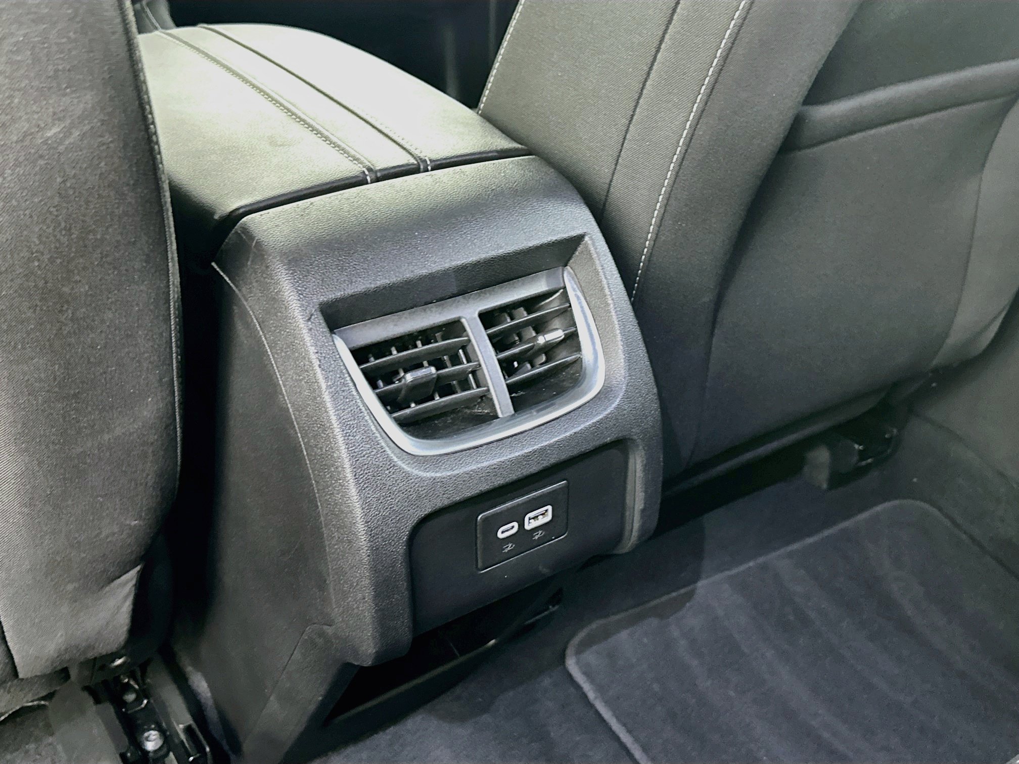 Used 2025 Chevrolet Blazer LT FWD image 27