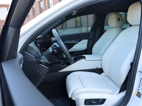 Used 2024 BMW i5 M60 w/ Premium Package AWD/4WD image 12
