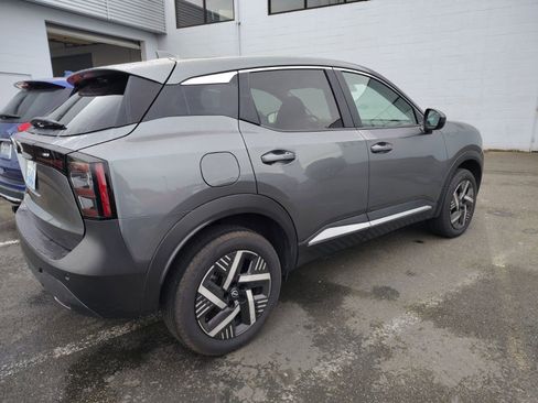 Used 2025 Nissan Kicks SV image 4