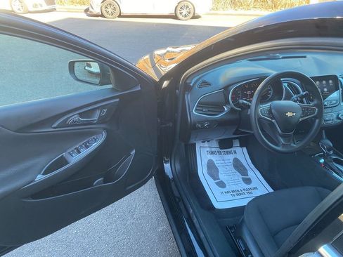 Used 2023 Chevrolet Malibu LS image 9