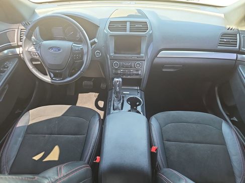 Used 2018 Ford Explorer XLT w/ Equipment Group 202A AWD/4WD image 9