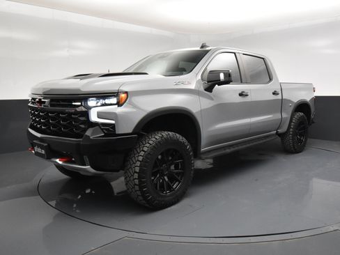 Used 2024 Chevrolet Silverado 1500 ZR2 w/ Technology Package image 2