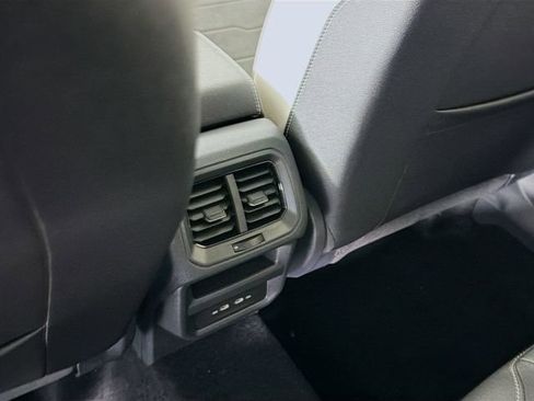 New 2026 Volkswagen Taos SE image 24