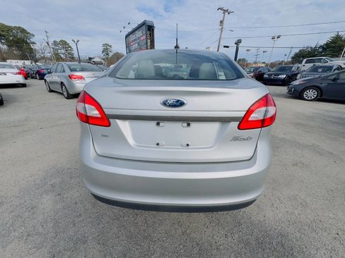 Used 2013 Ford Fiesta SE image 6